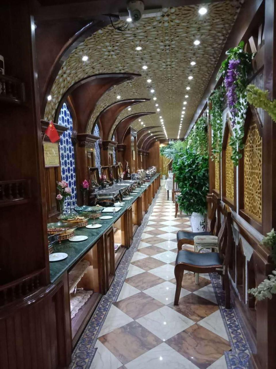 Nurlan Hotel Кашгар Экстерьер фото